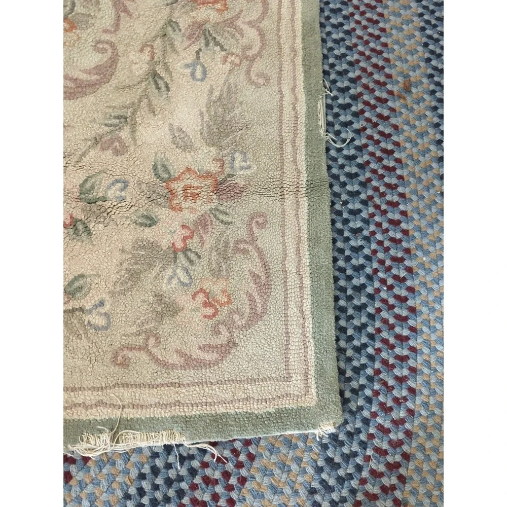 Vintage Hooked Rug, Good Condition, Pretty Floral Design 35